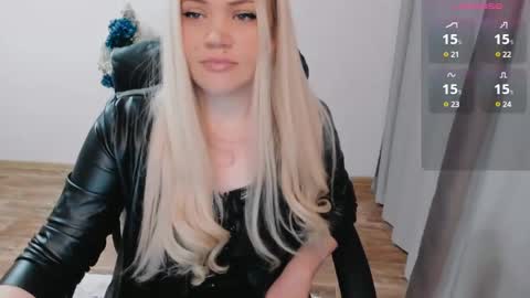Snapshot of elia_ chatting on December 28, 8:37 am Ella online show from December 28, 8:37 am