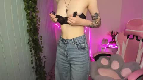 elieiza_xo online show from October 29, 10:30 am