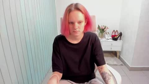 elieiza_xo online show from September 18, 2:21 am