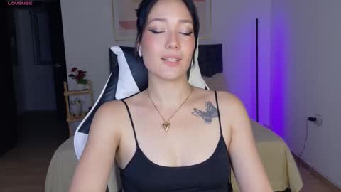 eliiih_ online show from October 21, 3:43 am