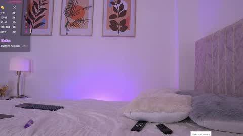 Snapshot of eliizabeth_roberts chatting on September 15, 1:03 am E L I I Z A B E T H online show from September 15, 1:03 am