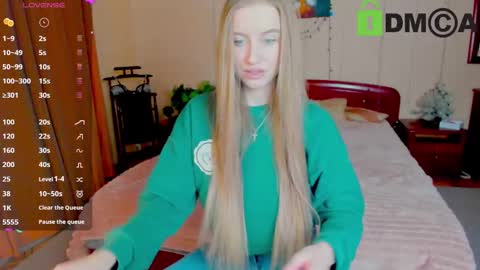 Snapshot of elinor_faith chatting on January 3, 12:19 pm elinor_faith online show from January 3, 12:19 pm