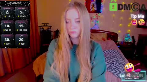 Snapshot of elinor_faith chatting on December 27, 3:38 pm elinor_faith online show from December 27, 3:38 pm