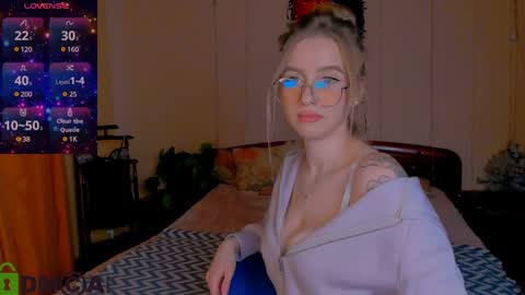 Snapshot of elinor_faith chatting on January 9, 12:19 pm elinor_faith online show from January 9, 12:19 pm
