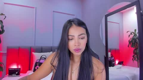 Elisa online show from December 4, 8:31 pm