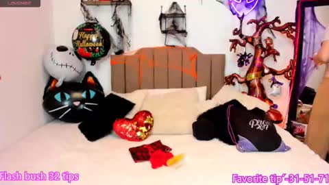 Elizabeth  online show from October 19, 6:10 pm