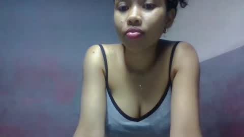 elisabethee online show from May 20, 1:08 pm