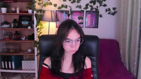 Snapshot of elise_noir chatting on October 6, 4:12 pm Elise online show from October 6, 4:12 pm
