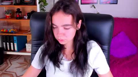 Snapshot of elise_noir chatting on September 21, 4:05 pm Elise online show from September 21, 4:05 pm