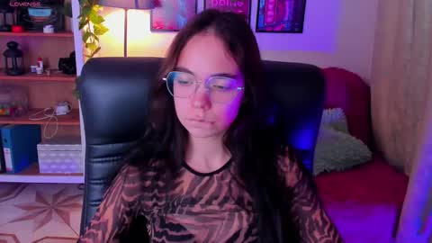 Snapshot of elise_noir chatting on October 17, 4:32 pm Elise online show from October 17, 4:32 pm