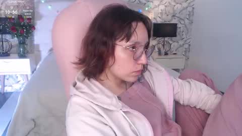 Eliza online show from November 24, 7:27 pm