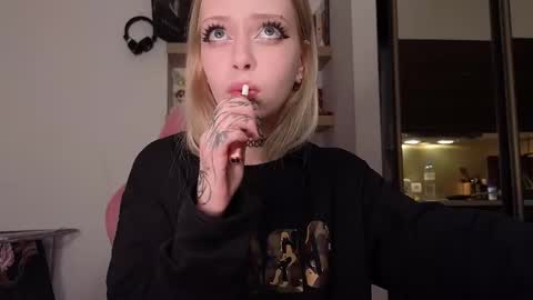 Elizabeth online show from March 11, 6:43 pm