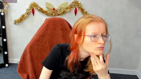 Snapshot of elizabeth_harpper chatting on January 16, 8:22 am Elizabeth online show from January 16, 8:22 am