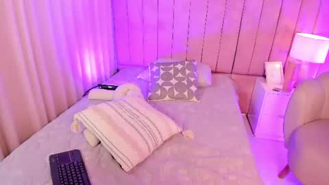 elizabeth_roche online show from July 30, 2:29 pm