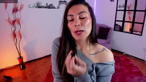 Elizabeth online show from December 3, 4:39 pm