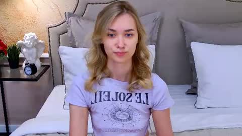 Elizabeth online show from June 24, 4:39 pm