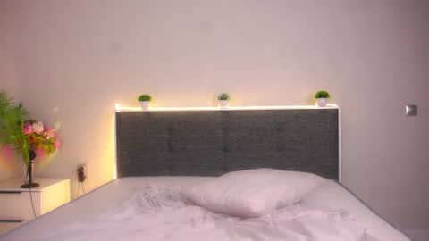 Elizabeth online show from June 9, 1:38 am