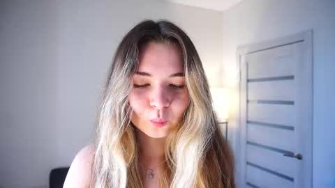 Elizabeth online show from June 8, 1:28 am