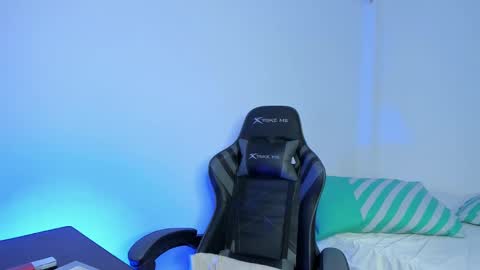 instgram aly leiv17 ---- Im model-independent online show from January 9, 9:16 pm