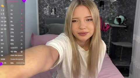 Mia online show from March 29, 3:55 pm