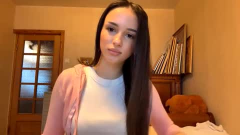 Mia online show from November 23, 11:12 am