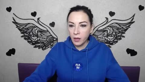 ElizabethSho online show from February 7, 6:45 pm