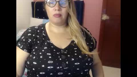 Elizabeth online show from February 25, 11:15 pm