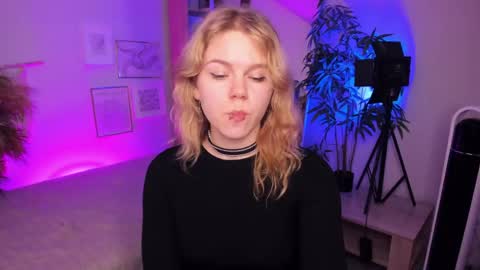 Elizabeth online show from May 17, 10:36 am