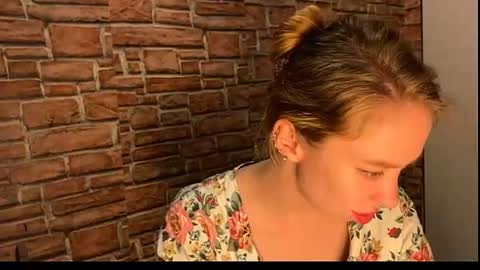 Eliza online show from July 26, 5:09 pm