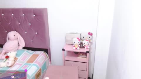 Snapshot of ella_2sweet chatting on September 13, 6:32 am Ella online show from September 13, 6:32 am