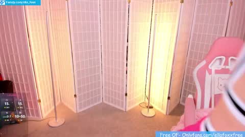 ella_foxx online show from April 27, 2:08 am