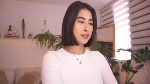 ELLA OWEN online show from March 7, 2:13 pm