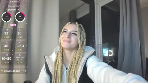 ella_vee online show from October 25, 3:14 am