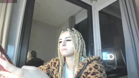 ella_vee online show from October 26, 4:08 am