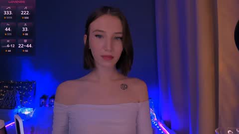 ellaamber online show from January 3, 9:15 pm