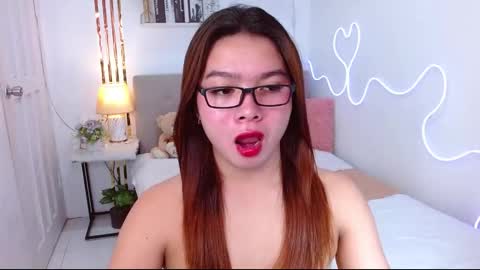 Snapshot of ellah_raj chatting on September 22, 2:10 am ELLAH online show from September 22, 2:10 am