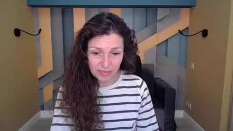 EllaLongs online show from April 4, 11:31 am