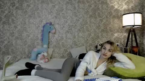 Snapshot of ellamilla chatting on September 14, 12:14 pm ellamilla online show from September 14, 12:14 pm