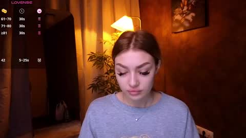 Snapshot of ellamilla chatting on January 8, 5:37 am ellamilla online show from January 8, 5:37 am
