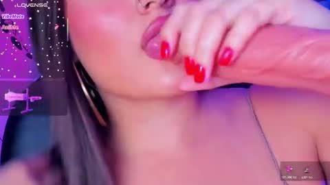 ellarosee_ online show from July 25, 9:44 pm