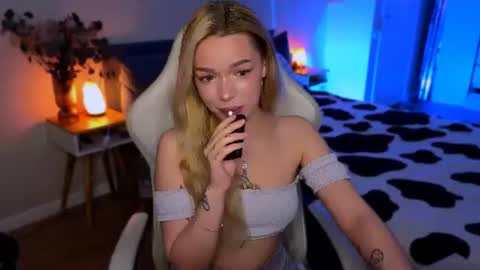 Ella online show from July 10, 6:14 am