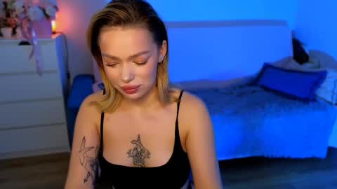 Ella online show from November 17, 5:30 am