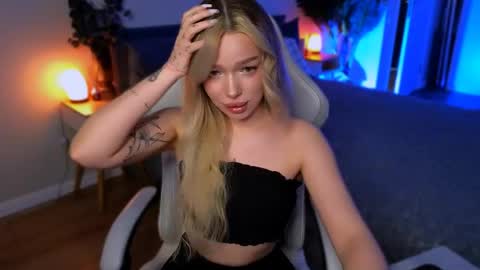 Ella online show from April 25, 5:54 am