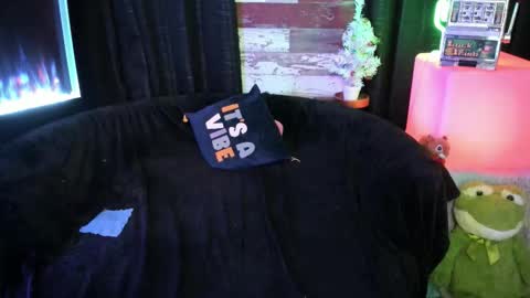 ELLE online show from December 3, 9:17 pm