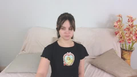 Snapshot of ellie_babyy chatting on January 14, 8:41 am Ellie online show from January 14, 8:41 am