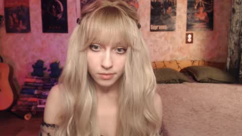 ellie_friendly online show from February 20, 12:15 pm