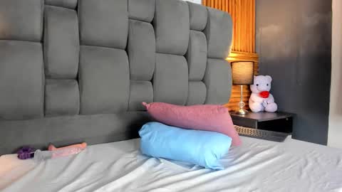 elliedoll_ online show from March 1, 9:25 pm