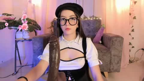 elliedream_ online show from July 10, 2:39 pm