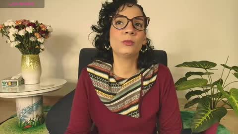 Snapshot of elliee1 chatting on February 9, 12:41 pm elliee1 online show from February 9, 12:41 pm