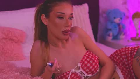 EllinaNuria online show from March 19, 6:07 am